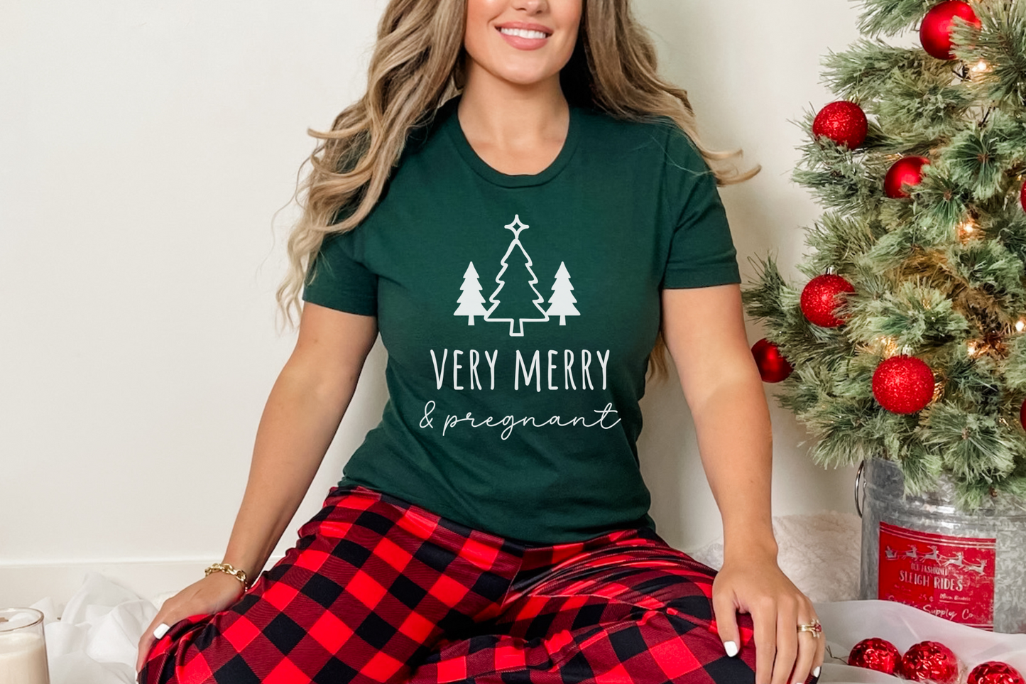 Christmas Very Merry and Pregnant Pregnancy Announcement Graphic Tee
